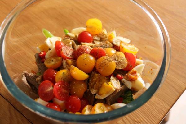 簡單美味，低脂少油的清拌牛肉健康沙拉，減肥人不要錯過