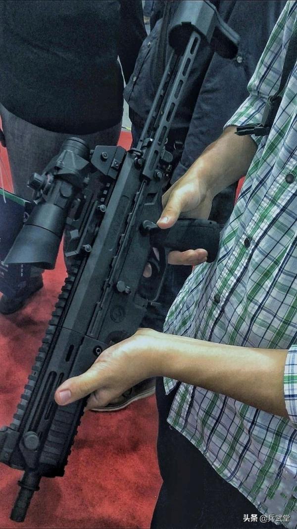 國產QCQ171衝鋒槍定型？戰術導軌很像UMP9，或取代79式微衝