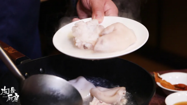 冬食豬蹄賽熊掌!這道鮮美的豪華版紅燒豬蹄,只需三步… 冬食豬蹄賽熊掌!這道鮮美的豪華版紅燒豬蹄,只需三步…