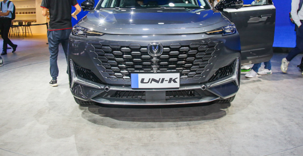 留給特斯拉的時間不多了，長安混動車型來襲，底盤讓人又愛又恨？