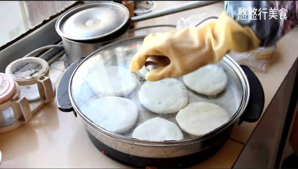 姥姥自創的“中式漢堡”,孫女要天天吃,我嚐了一口,也上癮了 姥姥自創的“中式漢堡”,孫女要天天吃,我嚐了一口,也上癮了