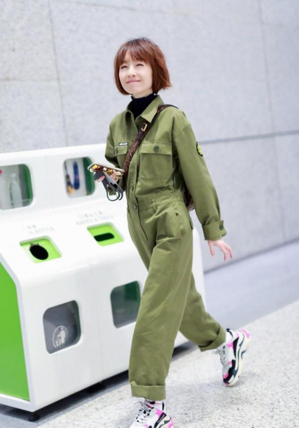 魯豫終於穿對一次!毛衣疊穿連體褲“增肥”10斤不止,美出新高度 魯豫終於穿對一次!毛衣疊穿連體褲“增肥”10斤不止,美出新高度