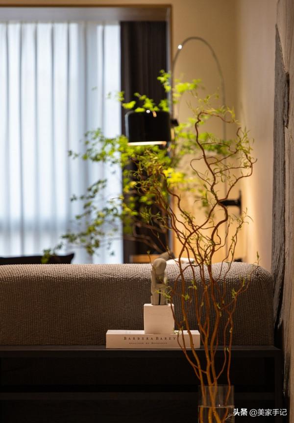 廣東夫妻家中的高階場面，堅持陽臺墊高40公分，完工堪比多間房