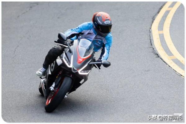 2021 RS660 試駕：操控、電控一次滿足，中量級運動車款新世代