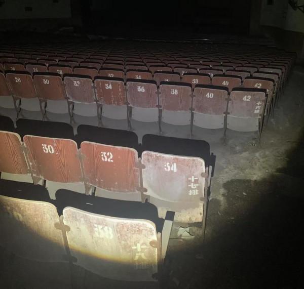 街上的老男孩- 小鎮上的人(鎮鎮護法) 街上的老男孩- 小鎮上的人(鎮鎮護法)