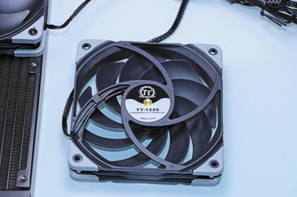 華碩 B660 重炮手 WiFi 登場，這算是半開放式主機嗎？