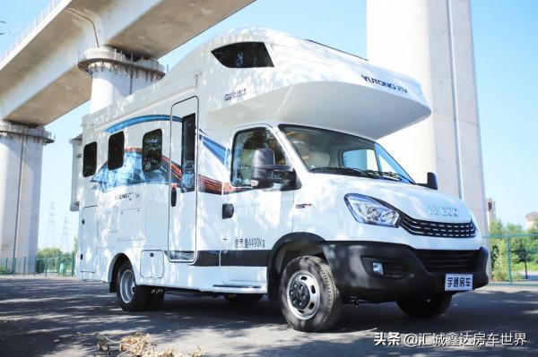 3.0T8AT動力，6座大空間，​帶多種智慧和大床，宇通高配房車來了