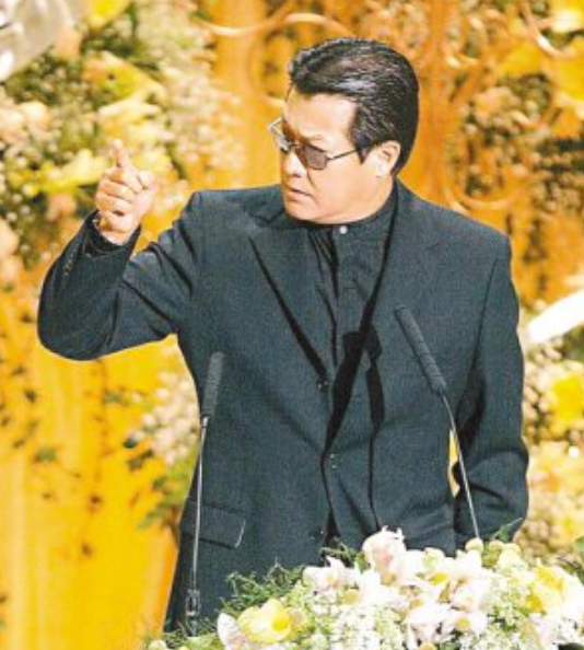 被偏愛的“隱世大佬”鄧光榮，與十幾位港星的愛恨情仇太精彩