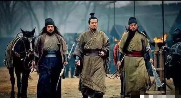 論明星對待動物都多不同，姚守崗炸死軍犬，孫儷卻主動救下老驢