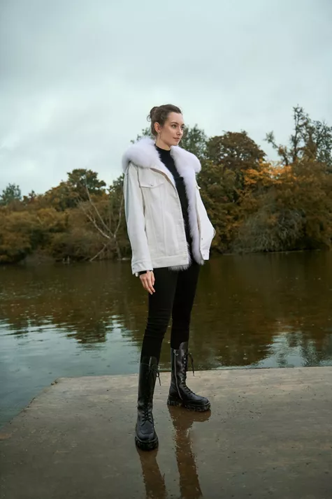 再冷也要穿牛仔褲？進來學江疏影的穿搭秘籍