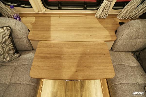 車長超7.8米，自重1噸多！英國COACHMAN拖掛房車