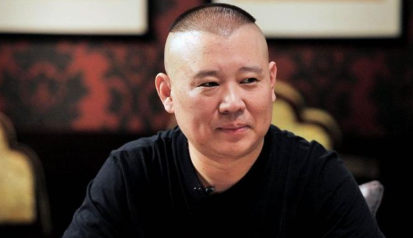 曹雲金演出時打過岳雲鵬？大鬧生日宴後，燒餅為何會想跟著離開？