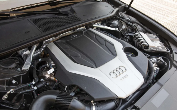 價格堅挺，一車難求，這臺小眾車在國內賣出“爆款”的感覺，牛