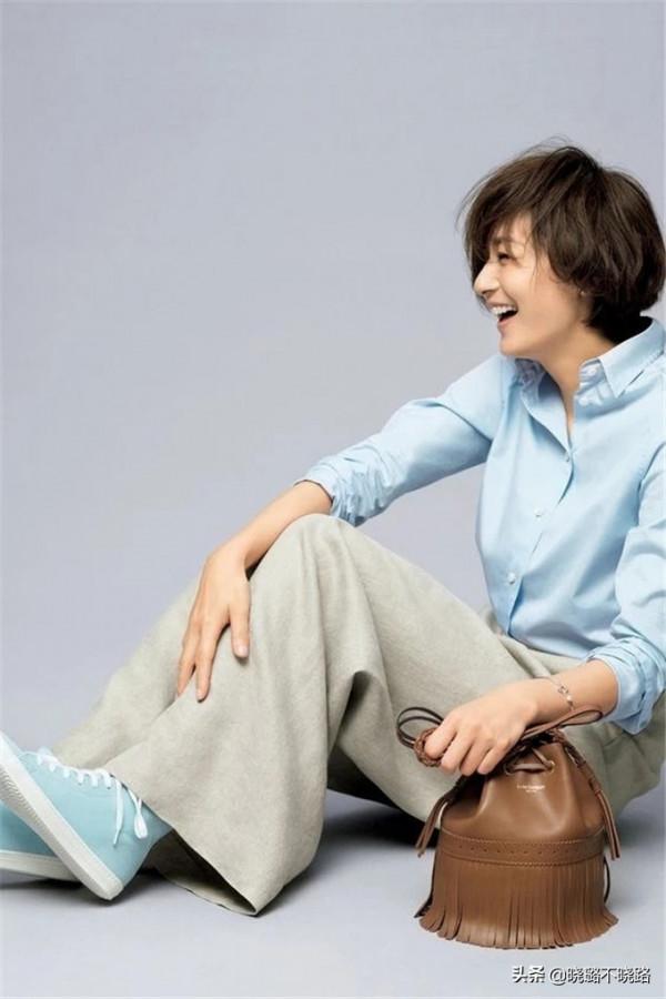 越簡約、越高階！這位52歲日本主婦的“極簡穿搭”，照著穿保準美