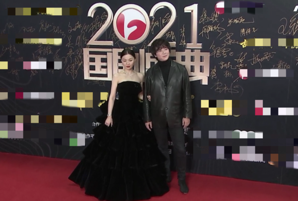 國劇盛典星光黯淡：鄧萃雯黎耀祥紅毯合體，董潔穿得像剝皮火腿腸