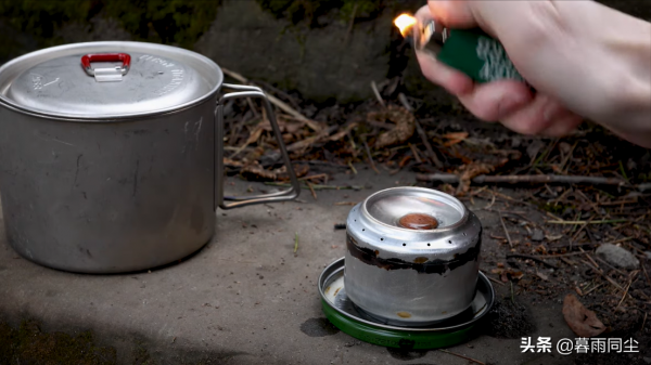 用兩個易拉罐自制戶外酒精爐，重量不到30克，輕型揹包客的最愛