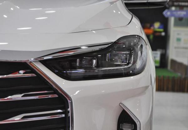 悶聲賣的國產SUV,配十佳引擎+獨懸,可語音車控,5/6/7座隨意選 悶聲賣的國產SUV,配十佳引擎+獨懸,可語音車控,5/6/7座隨意選