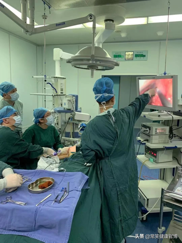 甲狀腺腫瘤選擇哪種手術方式?這種方式可以美麗頸部不留痕 甲狀腺腫瘤選擇哪種手術方式?這種方式可以美麗頸部不留痕