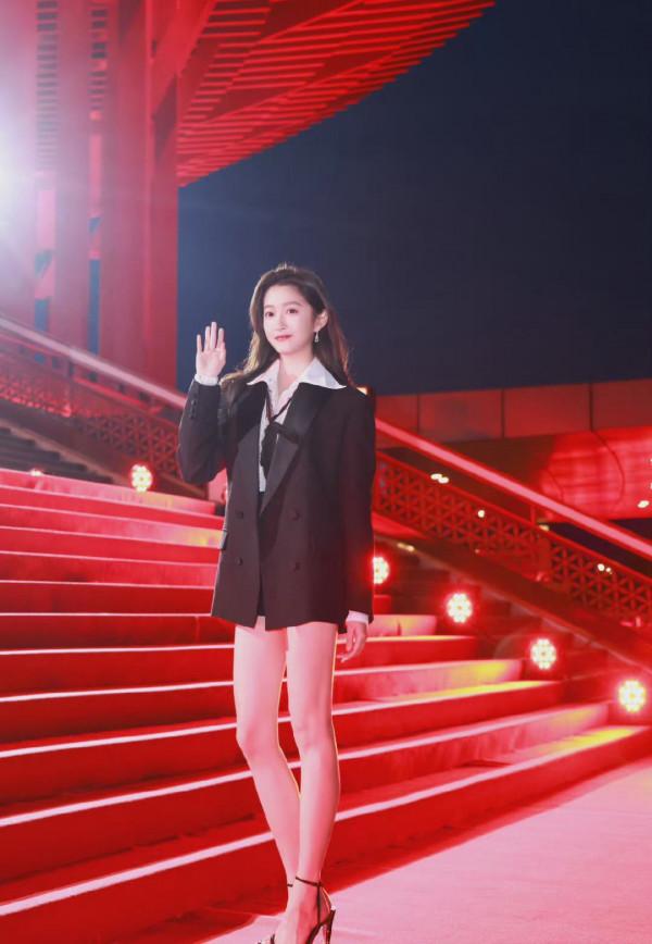 北影閉幕式女星差別大?鞏俐黑白造型盡顯高貴,劉曉慶似微商大媽 北影閉幕式女星差別大?鞏俐黑白造型盡顯高貴,劉曉慶似微商大媽