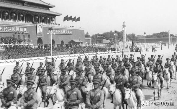 八路軍總兵力102萬，下轄了8個師，一個師到底多少兵力？