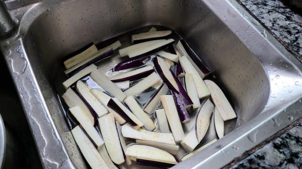 鹹魚茄子煲，廣東人愛吃的下飯菜，鹹香美味，每次做都很好吃