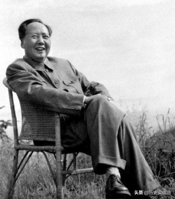 1965年,毛主席在武漢接見張平化,毛主席:你陪我回一趟井岡山吧 1965年,毛主席在武漢接見張平化,毛主席:你陪我回一趟井岡山吧