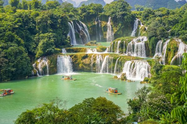 山川河流,小溪流水潺潺,風景宜人 山川河流,小溪流水潺潺,風景宜人