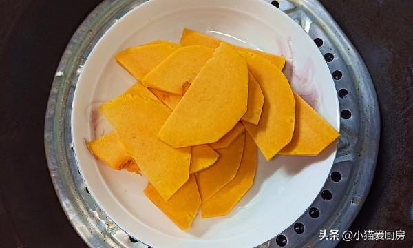 這道南瓜和豬瘦肉一起做的下飯菜“金湯肉片”,酸辣得恰到好處 這道南瓜和豬瘦肉一起做的下飯菜“金湯肉片”,酸辣得恰到好處