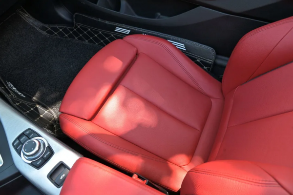 二手寶馬敞篷220i，年均一萬公里，還有M套件，二十多萬即可擁有