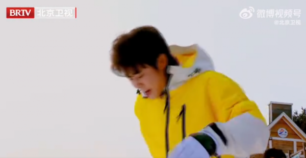 王濛和劉雨昕比賽滑雪明顯放水 網友：濛主你的勝負欲哪兒去了？