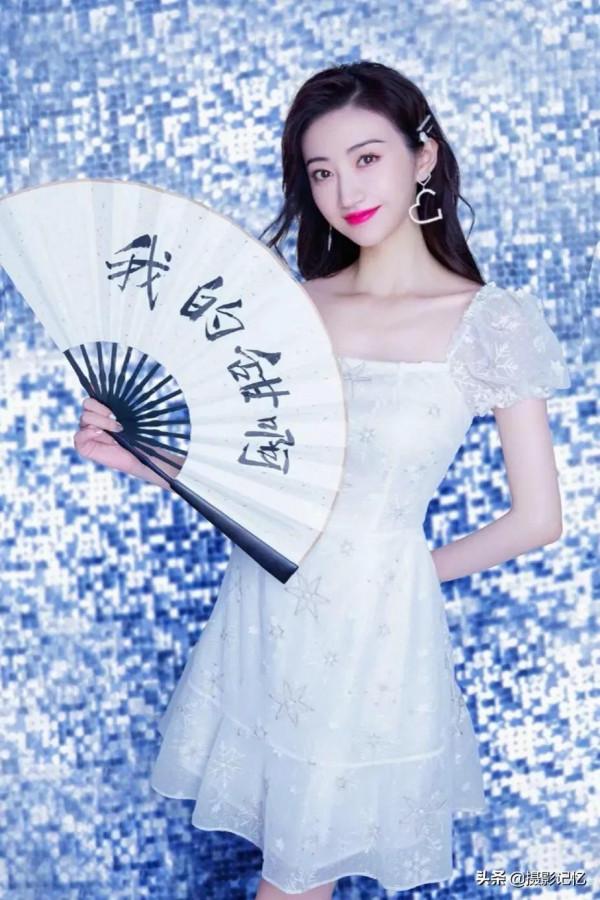 景甜：紅唇玉肌