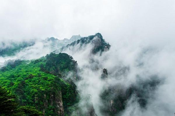 蘇軾水調歌頭絕佳，後來方岳用東坡韻也寫一首，末尾亦成千古佳句