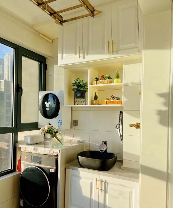 她家89平米，全屋簡潔大方又顯大，尤其是入戶鞋櫃，越看越喜歡