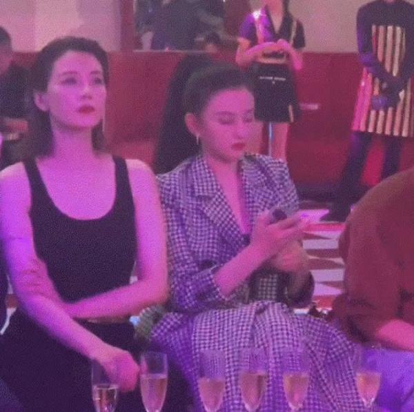 本來以為宋祖兒已經夠漂亮了,高圓圓和她同框卻贏得很徹底 本來以為宋祖兒已經夠漂亮了,高圓圓和她同框卻贏得很徹底