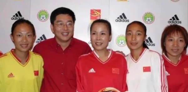 田震：因模仿鄧麗君走紅，摔話筒揭&OpenCurlyDoubleQuote;潛規則&rdquo;！如今患病消失了？