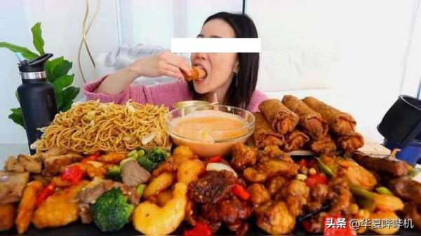 為了博眼球，有人賣慘有人吃板磚，有人卻吃出了儀式感