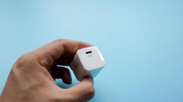 iphone 13 遠峰藍極簡開箱，給PRO MAX配MOMAX真挺搭