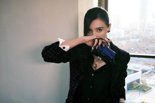 宋佳落日黃昏大片氛圍感拉滿 公主切劉海搭配西裝酷颯十足 宋佳落日黃昏大片氛圍感拉滿 公主切劉海搭配西裝酷颯十足