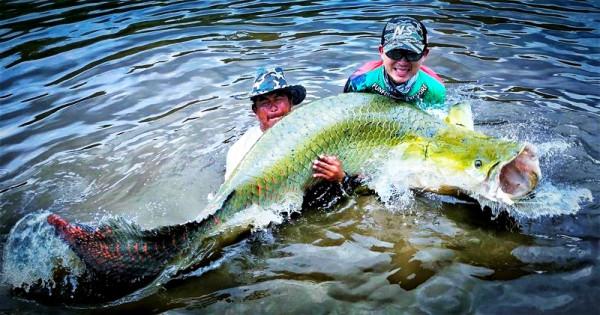 男人為了釣魚能有多瘋狂?在海上漂了10年,解鎖上千魚種成就 男人為了釣魚能有多瘋狂?在海上漂了10年,解鎖上千魚種成就