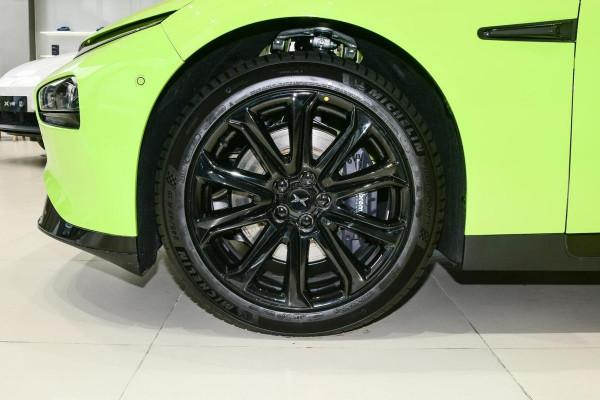 軸距近3米配“剪刀門”，位元斯拉跑得還遠，實拍小鵬P7鵬翼版