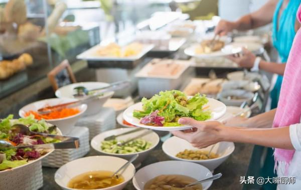 明明很餓，為啥吃自助餐10分鐘就飽了？原來被“套路”了，別不懂