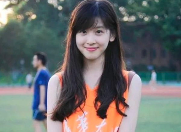 章澤天曬5歲女兒正臉照，母女同框宛若姐妹，女兒被指像爸爸