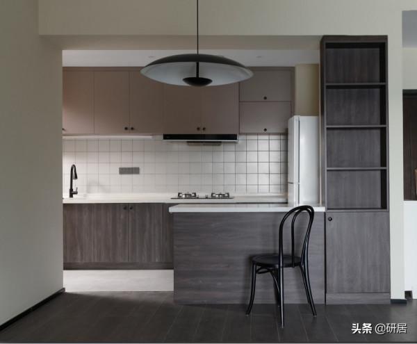 她家不豪華，氛圍很清淨，進屋就被治癒了，這正是我一直想找的家