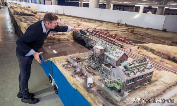 英國男子隱瞞女友8年花百萬打造全英最大鐵道模型，最後斬獲愛情