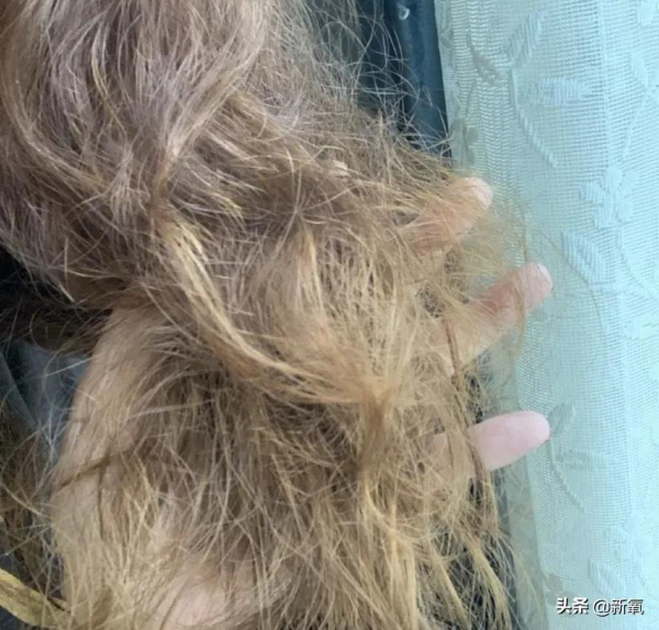 她這眼睛，好像上紅毯前臨時去割的哦...