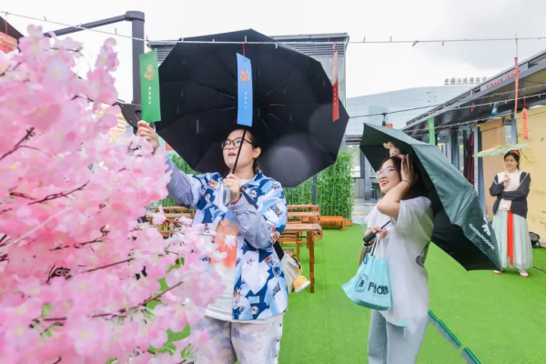 漢服換裝、花鈿上裝、團扇DIY......這個中秋，驚豔了全城