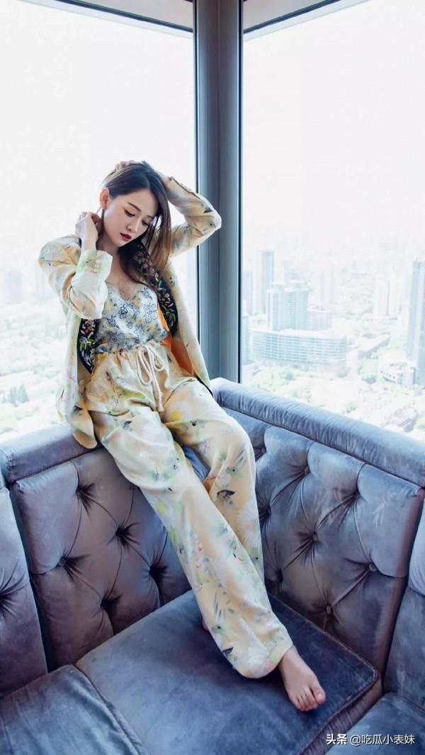 陳喬恩，落落大方，氣質出眾