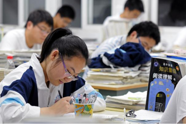 雲南一考生撿漏進了廈門大學,看到專業學費後,決定不讀了 雲南一考生撿漏進了廈門大學,看到專業學費後,決定不讀了