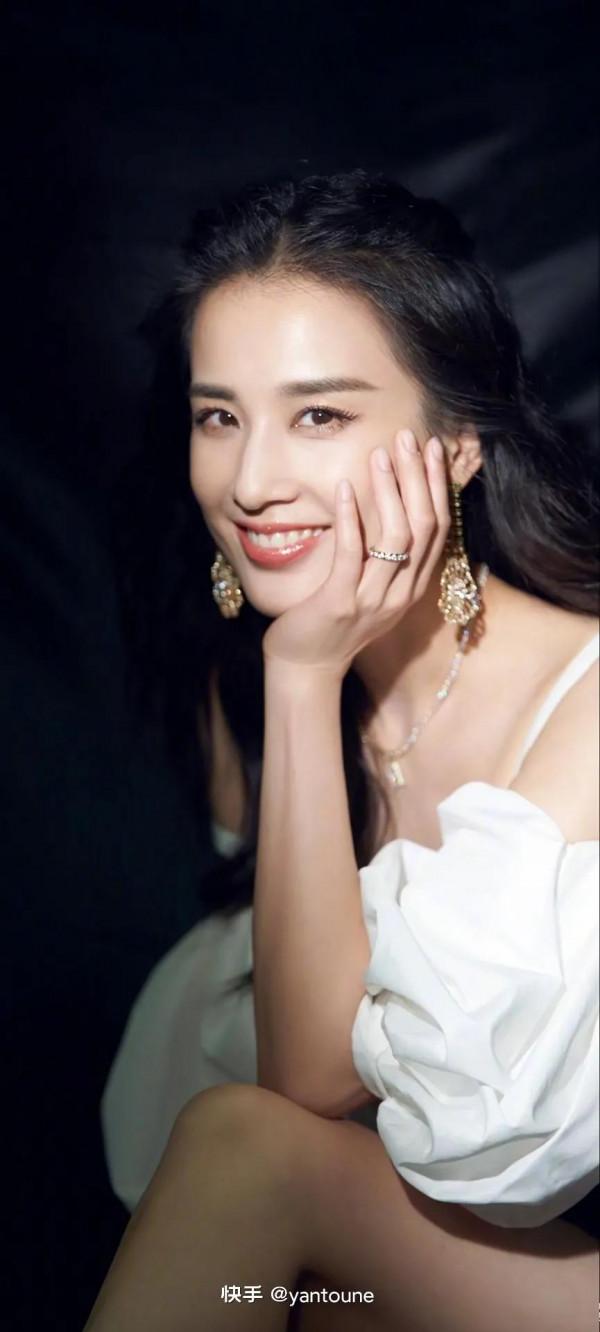 青春靚麗女神黃聖依 青春靚麗女神黃聖依