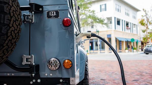 特斯拉超充站也能充路虎？ECD推出純電衛士，售價不低於20萬美元